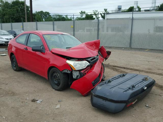 1FAHP32N08W174612 - 2008 FORD FOCUS S/SE RED photo 1