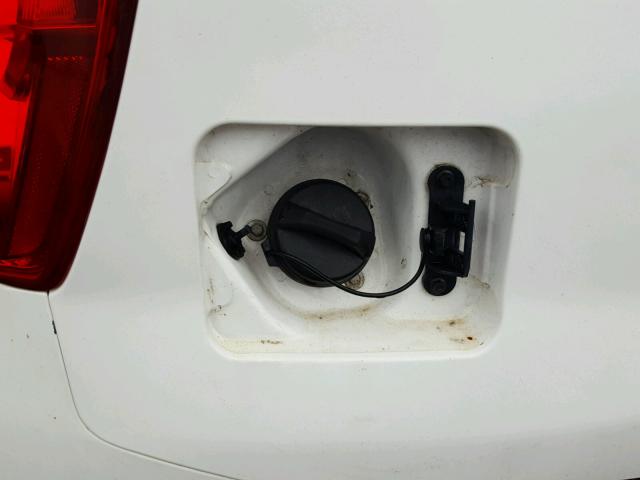 KL1TD6DE1AB111325 - 2010 CHEVROLET AVEO LS WHITE photo 9