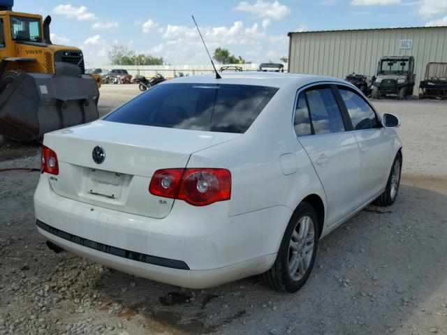 3VWEF71K27M122229 - 2007 VOLKSWAGEN JETTA WOLF WHITE photo 4