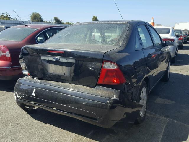 1FAFP34N95W268858 - 2005 FORD FOCUS ZX4 BLACK photo 4