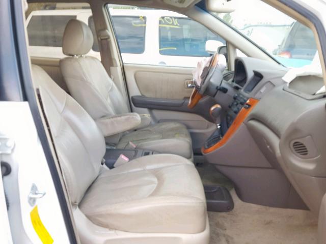 JTJGF10U010103522 - 2001 LEXUS RX300 WHITE photo 5