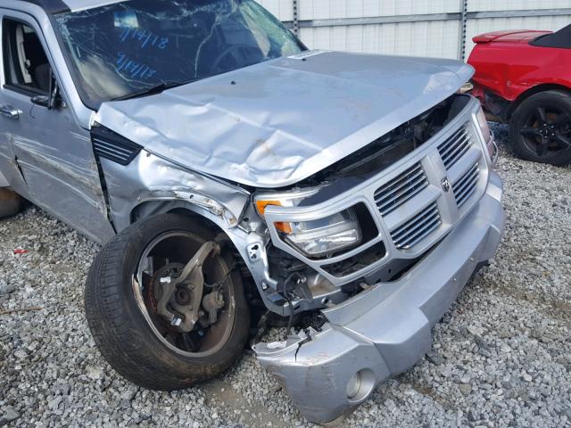 1D4PT4GX6BW500568 - 2011 DODGE NITRO HEAT SILVER photo 9