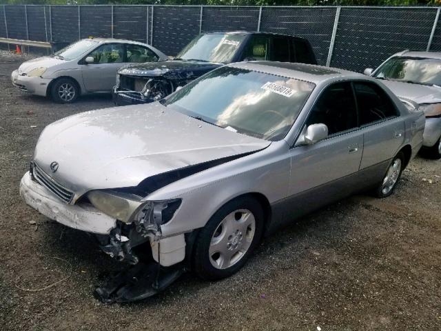 JT8BF28G7Y0266999 - 2000 LEXUS ES 300 SILVER photo 2