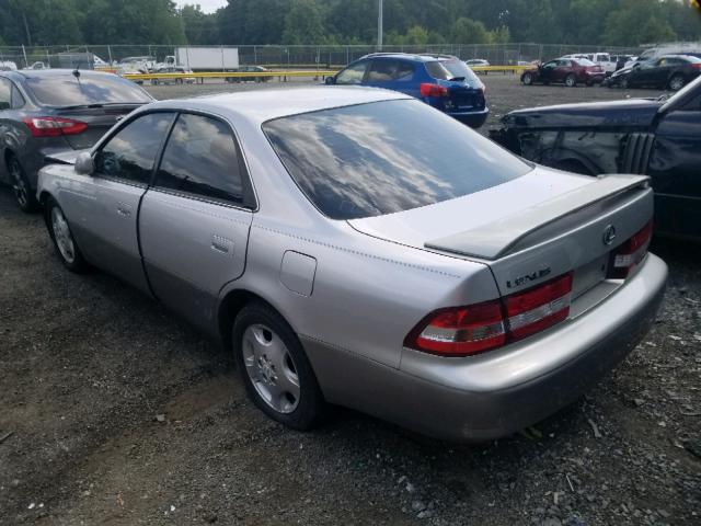 JT8BF28G7Y0266999 - 2000 LEXUS ES 300 SILVER photo 3