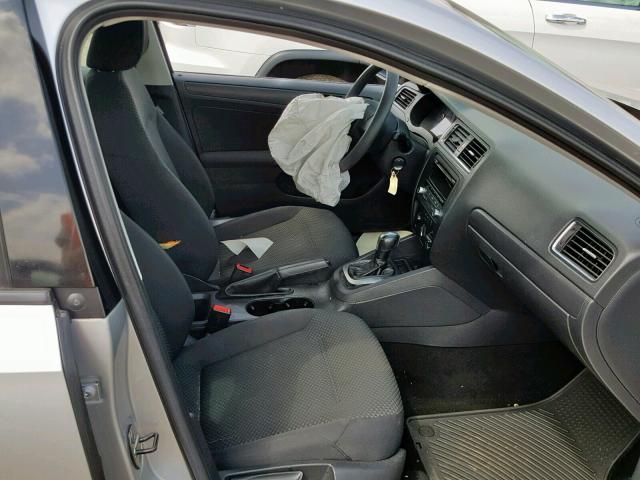 3VW2K7AJ3CM350899 - 2012 VOLKSWAGEN JETTA BASE Արծաթագույն լուսանկար 5