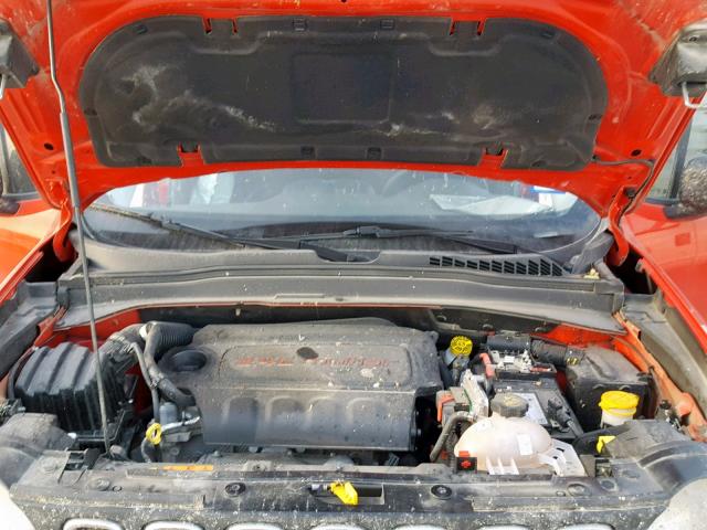 ZACCJAAB5HPF79413 - 2017 JEEP RENEGADE S RED photo 7