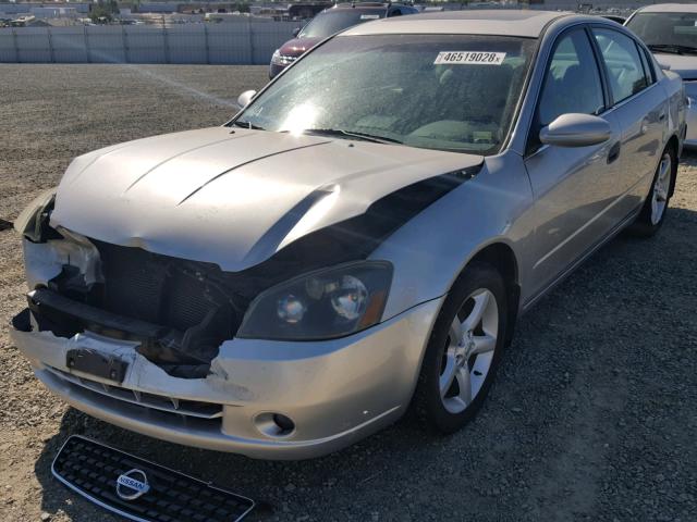 1N4BL11D15N400639 - 2005 NISSAN ALTIMA SE GRAY photo 2