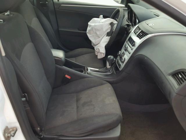 1G1ZC5E05CF318453 - 2012 CHEVROLET MALIBU 1LT WHITE photo 5