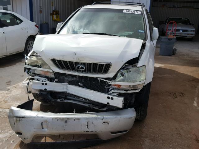 JTJHF10U820288747 - 2002 LEXUS RX 300 WHITE photo 9