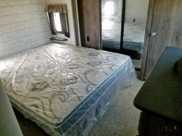 4YDF3852XKA740224 - 2019 KEYSTONE MONTANA BEIGE photo 5