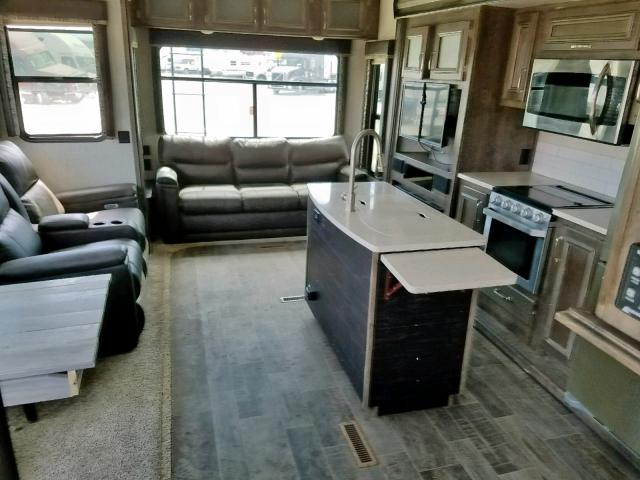 4YDF3852XKA740224 - 2019 KEYSTONE MONTANA BEIGE photo 6