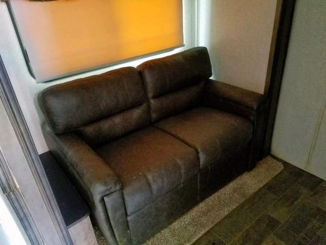 4YDF3852XKA740224 - 2019 KEYSTONE MONTANA BEIGE photo 8