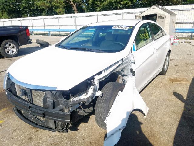 5NPEB4AC2DH703110 - 2013 HYUNDAI SONATA GLS WHITE photo 2