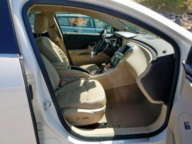 1G4GJ5E31CF225522 - 2012 BUICK LACROSSE T WHITE photo 5