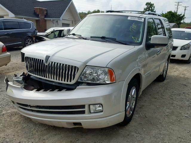 5LMFU28516LJ24353 - 2006 LINCOLN NAVIGATOR WHITE photo 2
