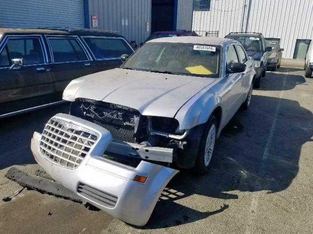 2C3JA43R05H624066 - 2005 CHRYSLER 300 SILVER photo 2