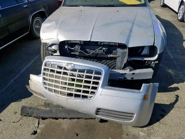 2C3JA43R05H624066 - 2005 CHRYSLER 300 SILVER photo 9