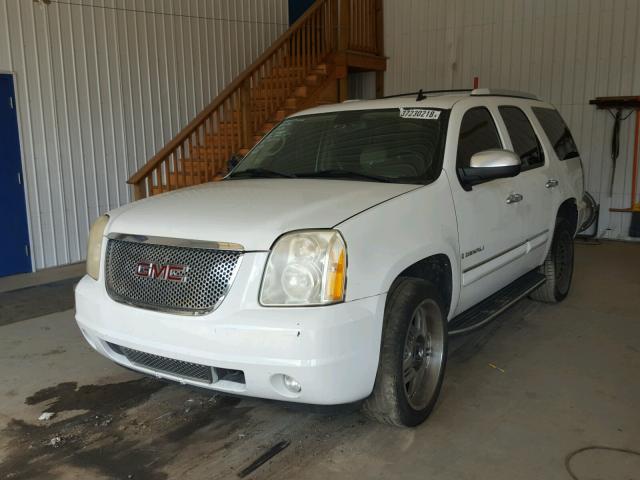 1GKFK63828J110213 - 2008 GMC YUKON DENA WHITE photo 2