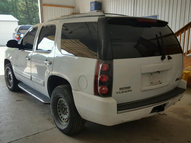 1GKFK63828J110213 - 2008 GMC YUKON DENA WHITE photo 3