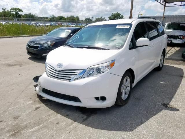 5TDKK3DC1FS646355 - 2015 TOYOTA SIENNA LE WHITE photo 2