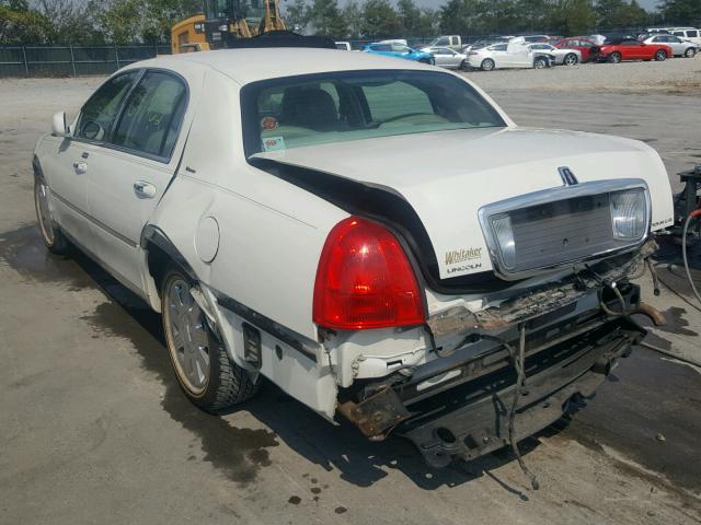 1LNHM83W34Y661305 - 2004 LINCOLN TOWN CAR U WHITE photo 3