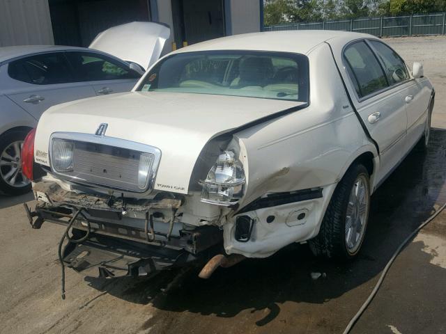 1LNHM83W34Y661305 - 2004 LINCOLN TOWN CAR U WHITE photo 4