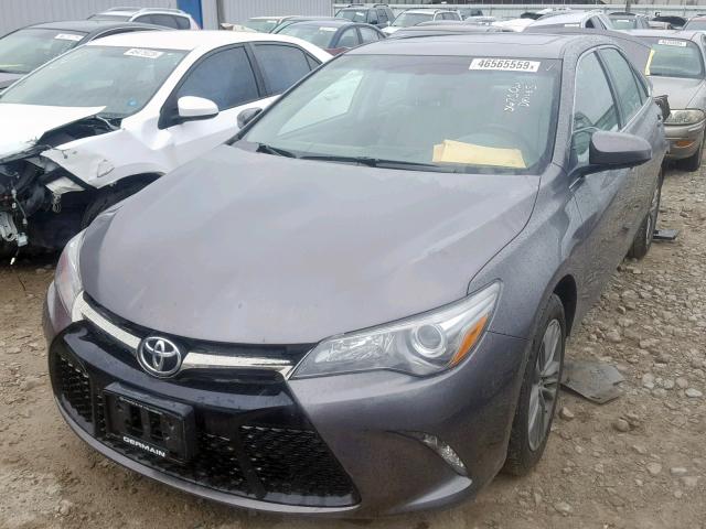 4T1BF1FK8HU327560 - 2017 TOYOTA CAMRY LE GRAY photo 2