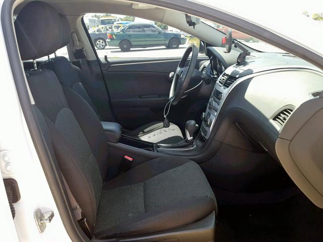 1G1ZC5E01CF217023 - 2012 CHEVROLET MALIBU 1LT WHITE photo 5