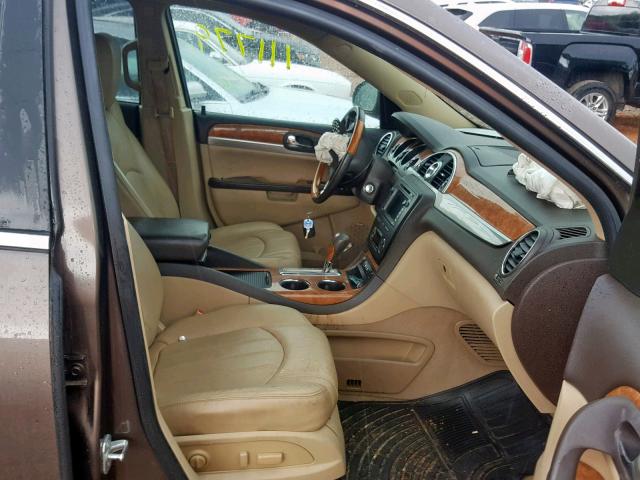 5GAKRDED6CJ131726 - 2012 BUICK ENCLAVE BROWN photo 5