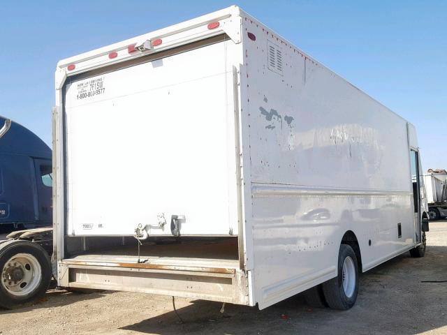 4UZAARBW67CY18814 - 2007 FREIGHTLINER CHASSIS M WHITE photo 4