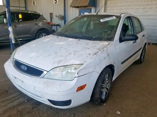 1FAFP34N17W237073 - 2007 FORD FOCUS ZX4 WHITE photo 2