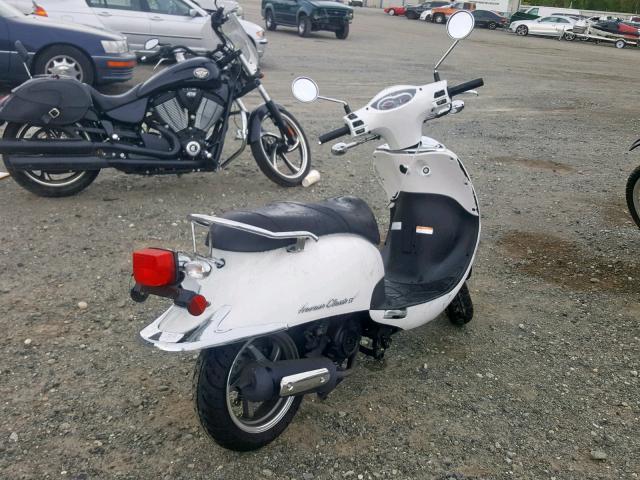 RFGBS1D07JXBC0563 - 2018 LANCIA SCOOTER WHITE photo 4