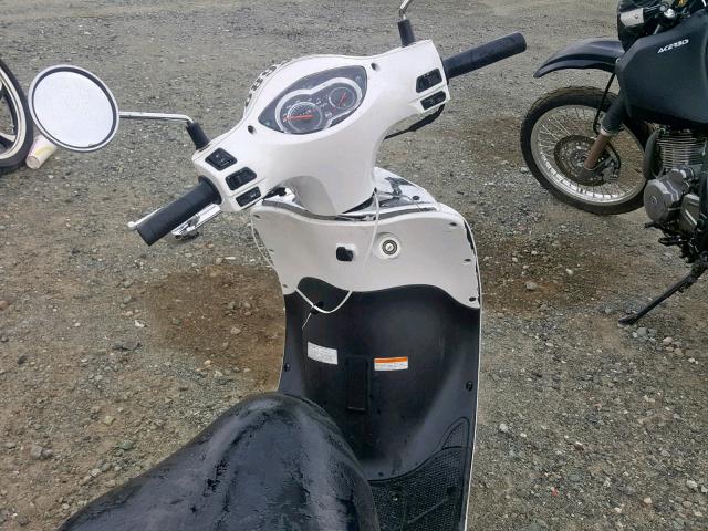 RFGBS1D07JXBC0563 - 2018 LANCIA SCOOTER WHITE photo 5