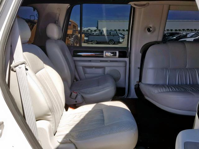 5L1FU27R54LJ39694 - 2004 LINCOLN NAVIGATOR WHITE photo 6