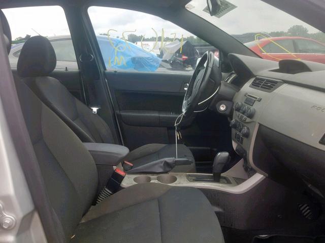 1FAHP3GN7AW114745 - 2010 FORD FOCUS SES GRAY photo 5