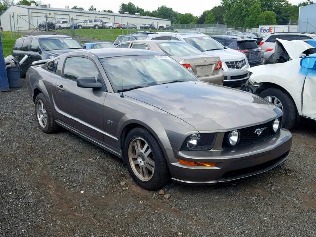 1ZVHT82H355226164 - 2005 FORD MUSTANG GT GRAY photo 1