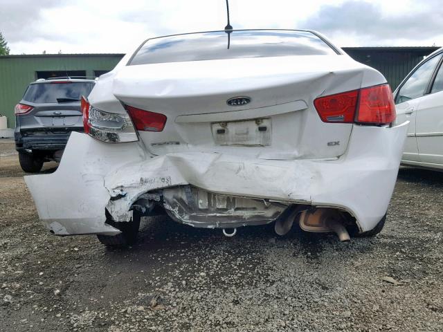 KNAFU4A28A5226066 - 2010 KIA FORTE EX WHITE photo 9