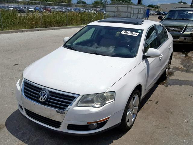 WVWJK73C19E038804 - 2009 VOLKSWAGEN PASSAT TUR WHITE photo 2