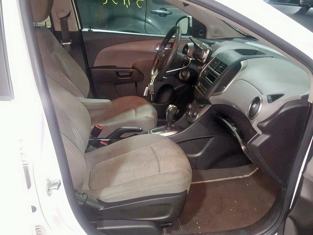 1G1JA5SH7E4208015 - 2014 CHEVROLET SONIC LS WHITE photo 5