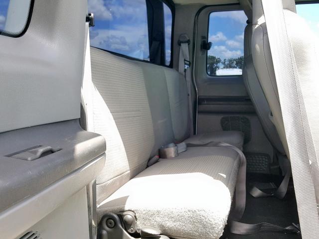 3FRNX6FC7AV270750 - 2010 FORD F650 SUPER WHITE photo 6