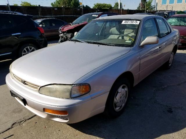 4T1BG12K9TU685956 - 1996 TOYOTA CAMRY DX SILVER photo 2