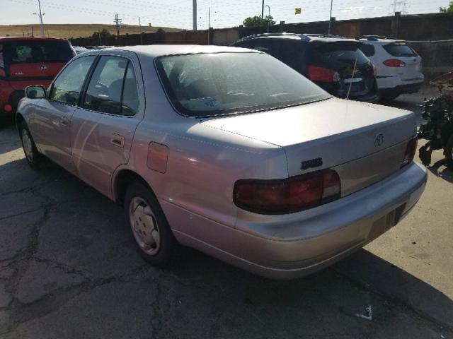 4T1BG12K9TU685956 - 1996 TOYOTA CAMRY DX SILVER photo 3