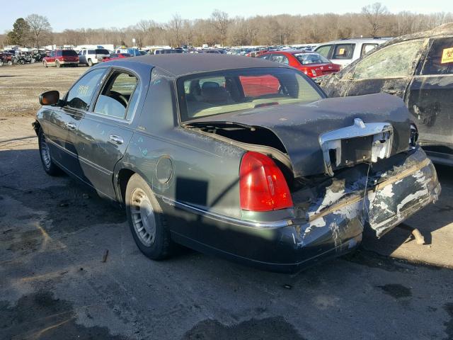 1LNFM81W6WY646374 - 1998 LINCOLN TOWN CAR E GREEN photo 3