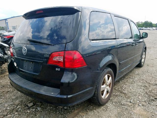 2V4RW3D12AR186552 - 2010 VOLKSWAGEN ROUTAN SE BLACK photo 4