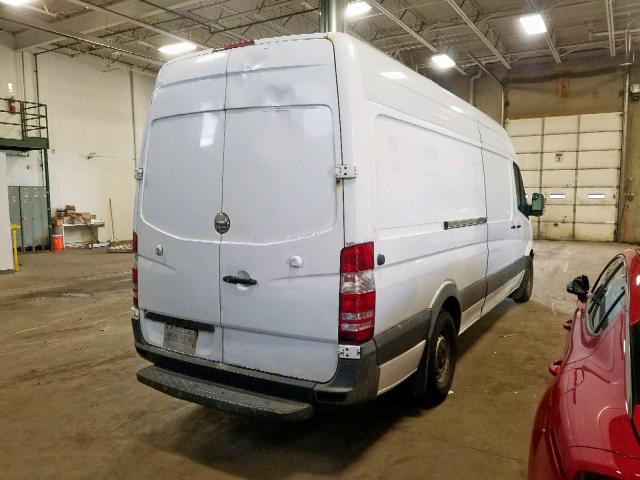 WDYPE845375168561 - 2007 FREIGHTLINER SPRINTER 2 WHITE photo 4