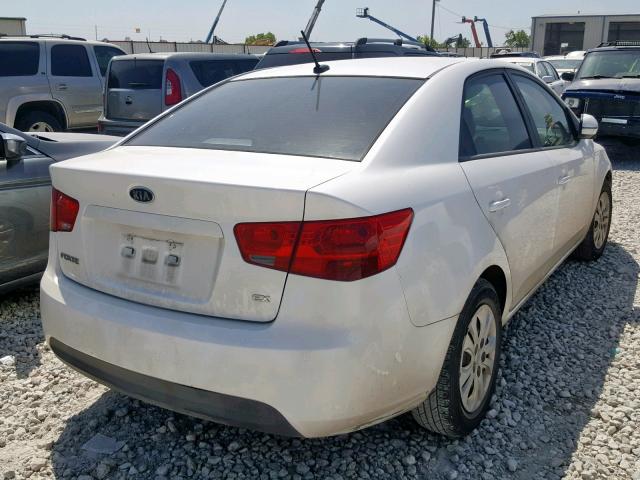 KNAFU4A2XB5402973 - 2011 KIA FORTE EX WHITE photo 4