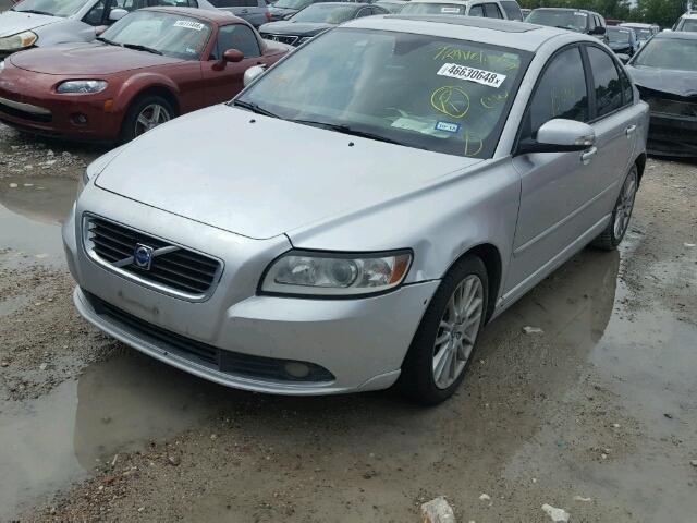 YV1382MS6A2489453 - 2010 VOLVO S40 2.4I SILVER photo 2