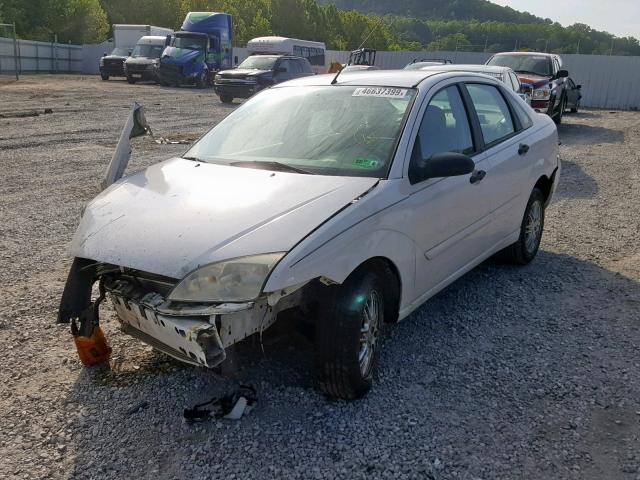 1FAFP34N07W266080 - 2007 FORD FOCUS ZX4 WHITE photo 2