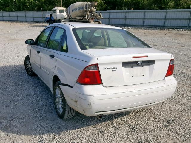 1FAFP34N07W266080 - 2007 FORD FOCUS ZX4 WHITE photo 3