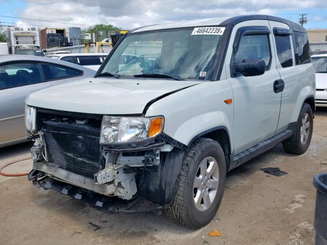 5J6YH1H7XBL001932 - 2011 HONDA ELEMENT EX WHITE photo 2